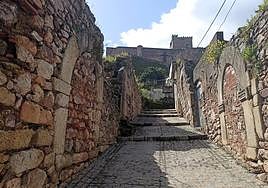 De paseo por el barrio gótico judío Villa Adentro