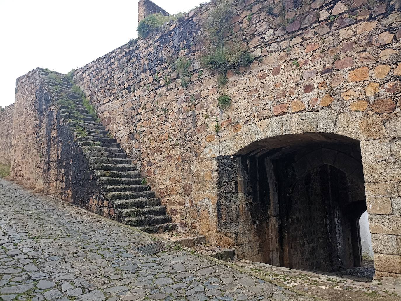 Villa Adentro. Paseo por el barrio gótico judío