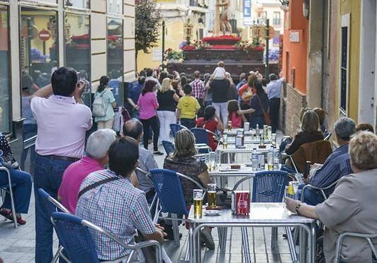 Los bares podrán cerrar dos horas más tarde en Semana Santa