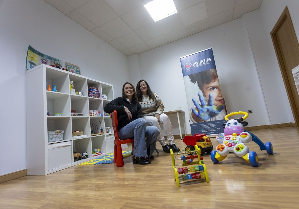 María Jesús Martín y Rosa Simón, directora y gerente de Divertea, que amplia sus instalaciones con dos nuevos locales en Mejostilla.