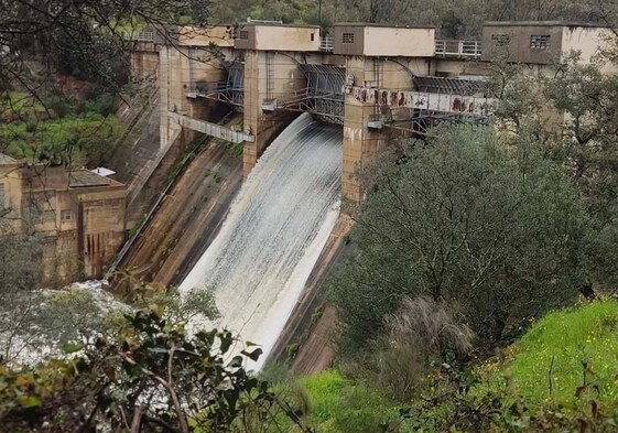 Embalse de Valuengo, en Jerez de los Caballeros, sobre el río Ardila. La imagen es del pasado domingo.