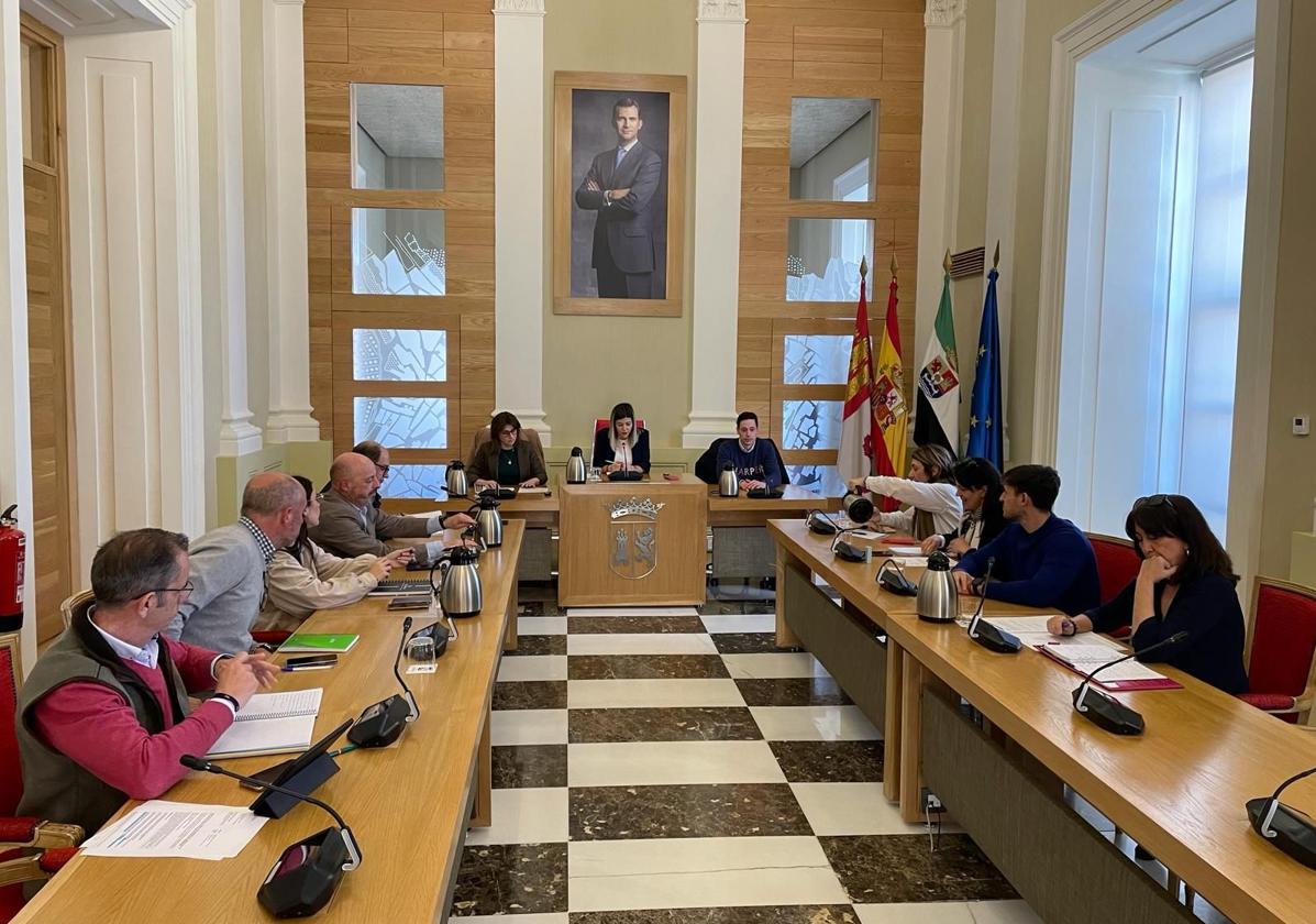 Cáceres aprueba 1,6 millones en ayudas para familias en situación de emergencia social