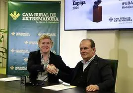Ignacio Gragera, alcalde de Badajoz, y Urbano Caballo, presidente de Caja Rural de Extremadura.