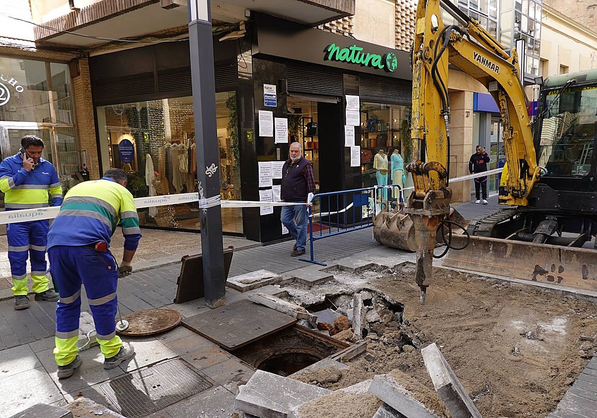 Aqualia se hará cargo de reparar las acometidas privadas en la calle