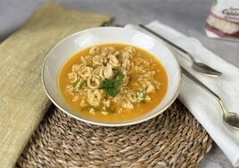 La combinación de sabores de los ingredientes hacen de este arroz una delicia gastronómica.