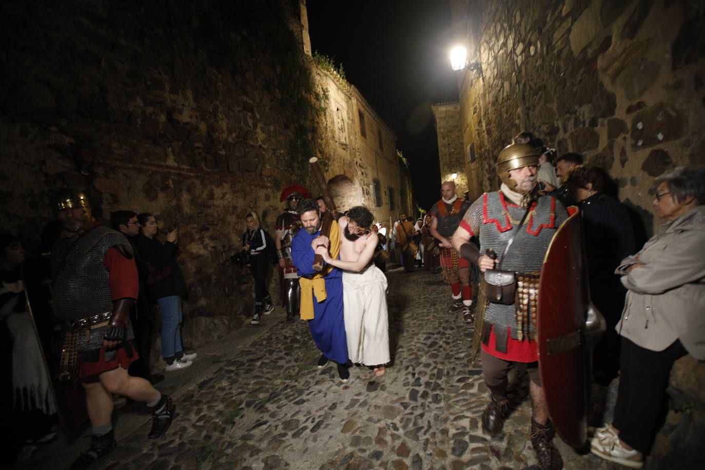 La representación de la Pasión Viviente en Cáceres, en imágenes (3)