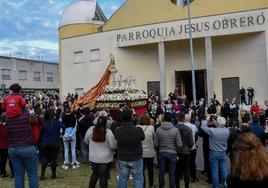 Salida de la procesión del Cerro de Reyes en el año 2019.