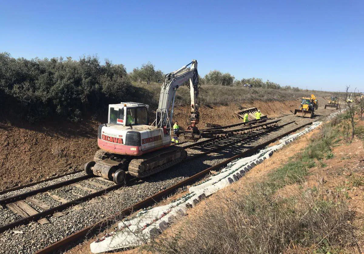 Obras en 2019 entre Usagre y Llerena, en la línea que conecta Mérida con Sevilla.