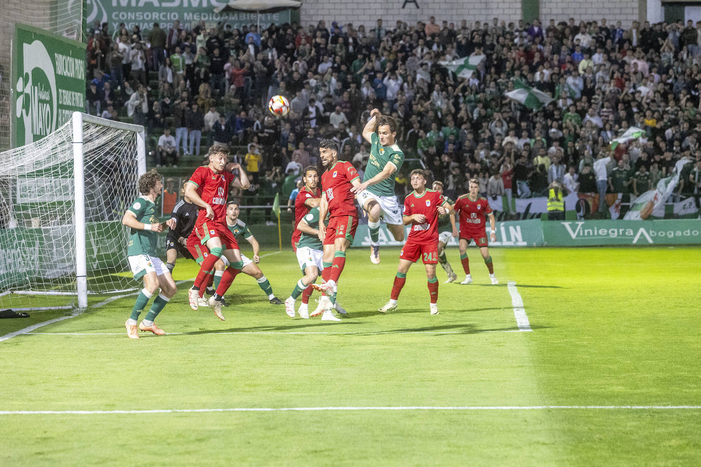 Imágenes del derbi Cacereño-Badajoz