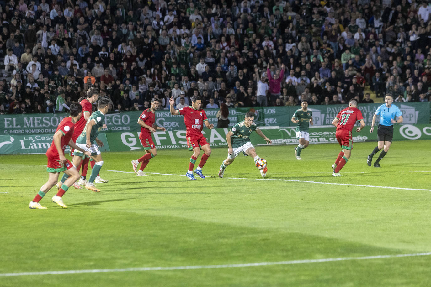 Imágenes del derbi Cacereño-Badajoz