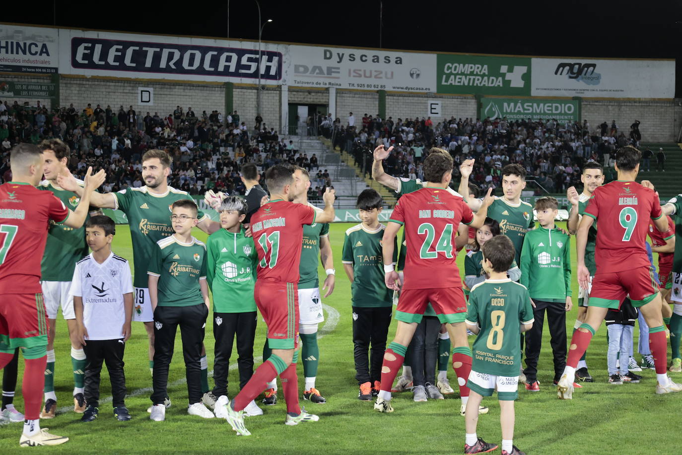 Imágenes del derbi Cacereño-Badajoz