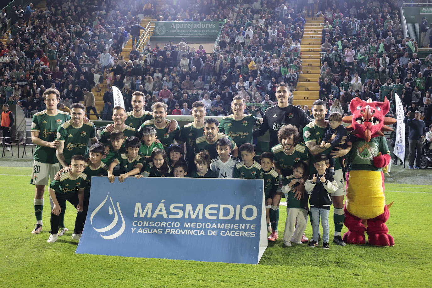 Imágenes del derbi Cacereño-Badajoz