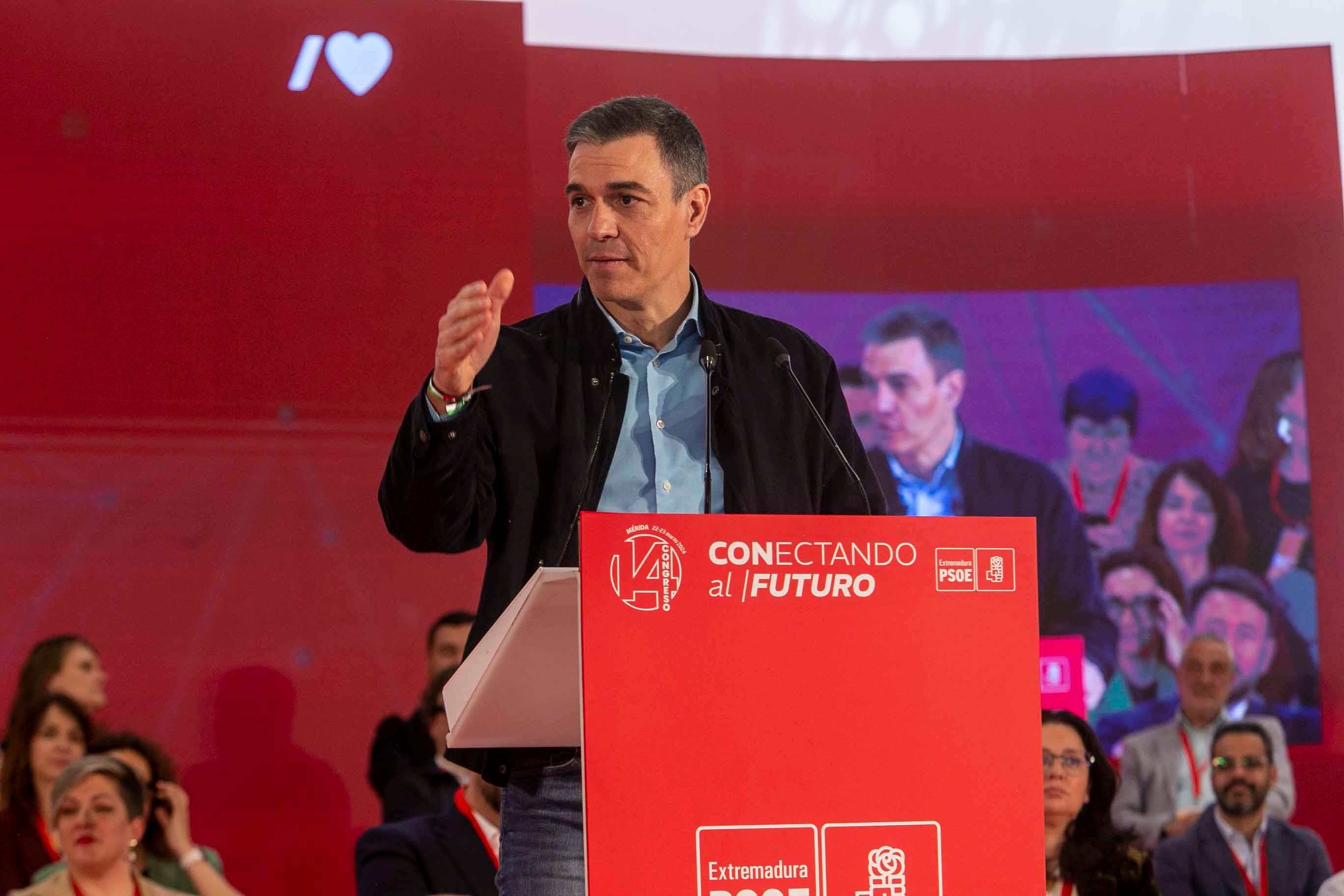 Vara se despide de la secretaría general del PSOE extremeño y cede el relevo a Gallardo