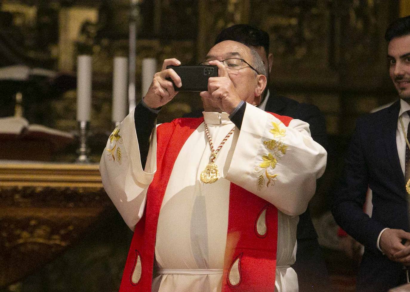 Desde la Concatedral ha salido la cofradía Infantil con su paso Entrada de Jesús en Jerusalén.