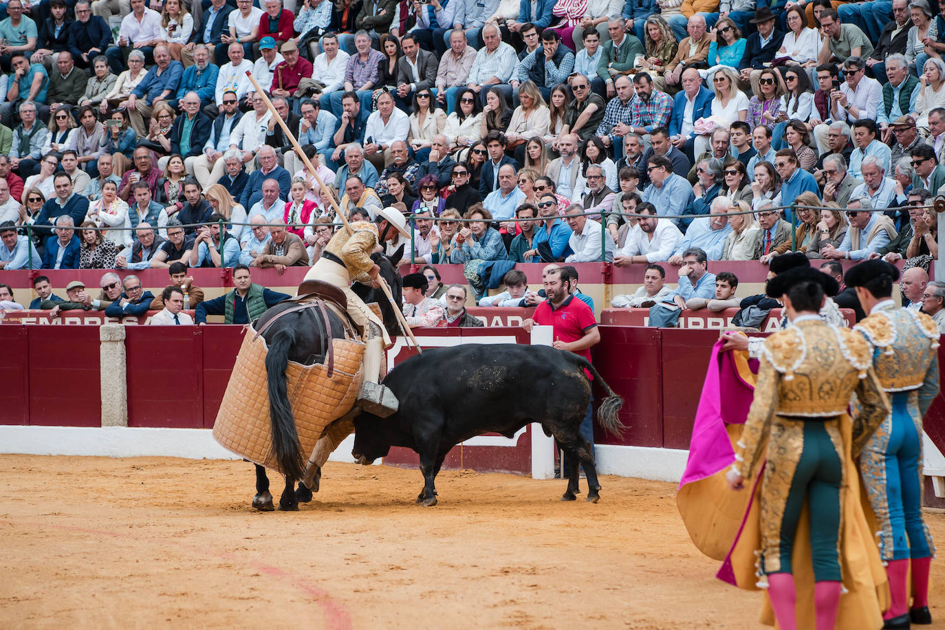 Las mejores imágenes de la corrida de Emilio de Justo, Talavante y Juan Ortega en Almendralejo (I)