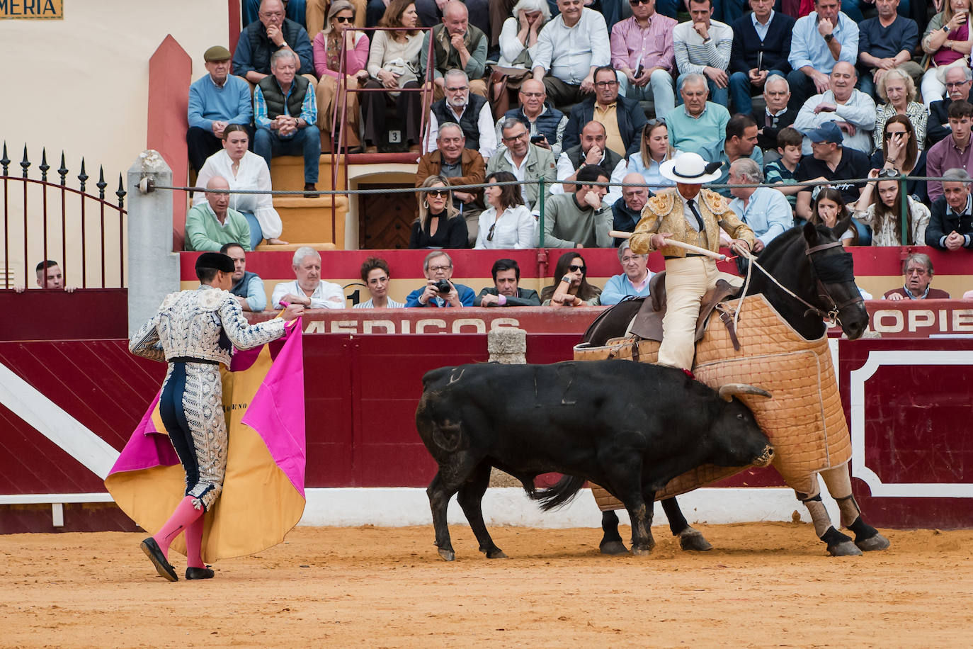 Las mejores imágenes de la corrida de Emilio de Justo, Talavante y Juan Ortega en Almendralejo (I)