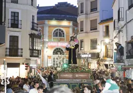 Imagen de la procesión del Despojado a su paso por San Antón.