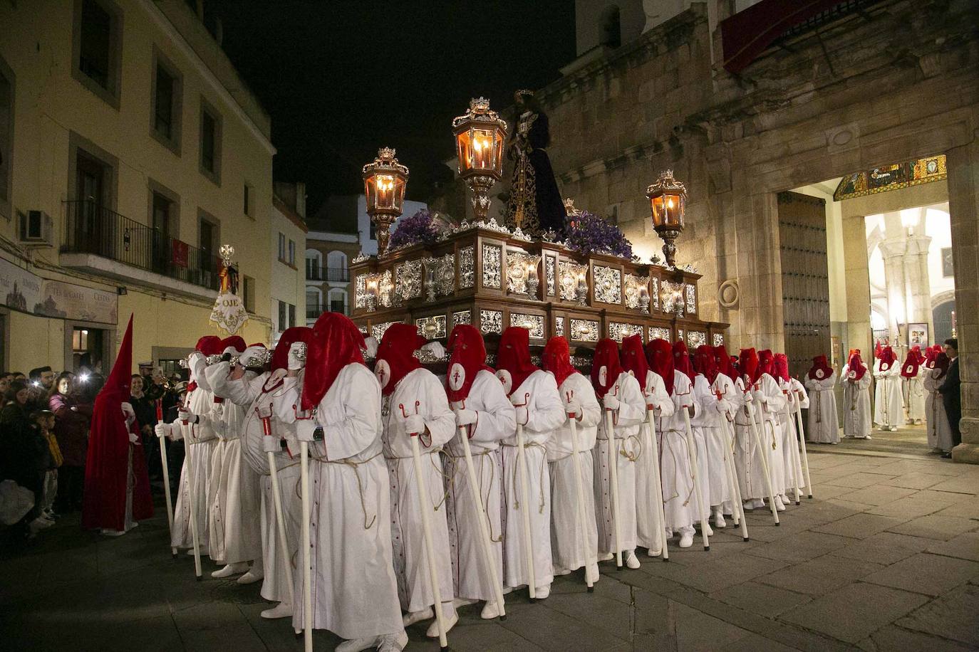 Fotos de la procesión del Lunes Santo en Mérida (I)