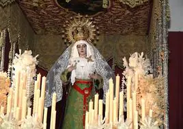 María del RosarioLa talla de la Santísima tuvo que esperar hasta las 22.00.