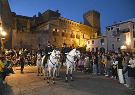 La unidad de caballería de la Policía Nacional en Sevilla volverá a abrir la procesión desde el cañón del Palacio del Marqués de Mirabel.