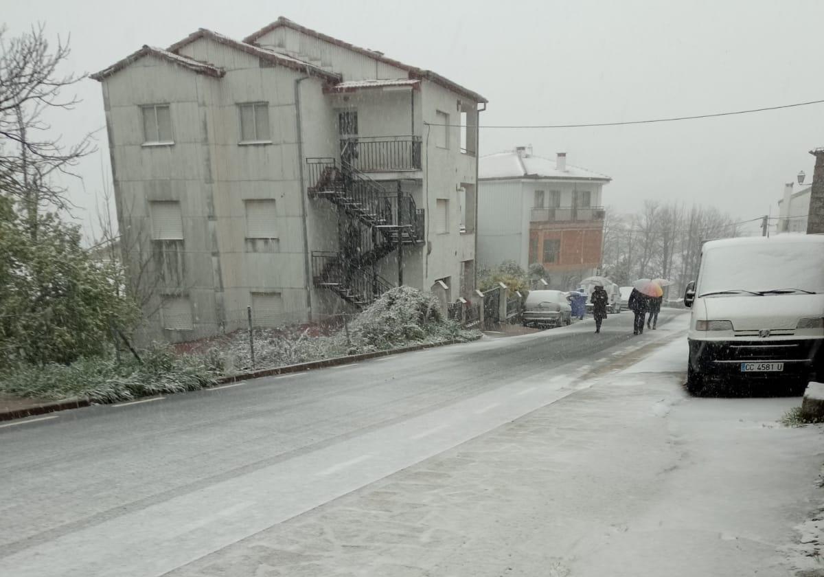 Nieve, temperaturas bajo cero y rachas de viento de hasta 75 km/h este martes en Extremadura