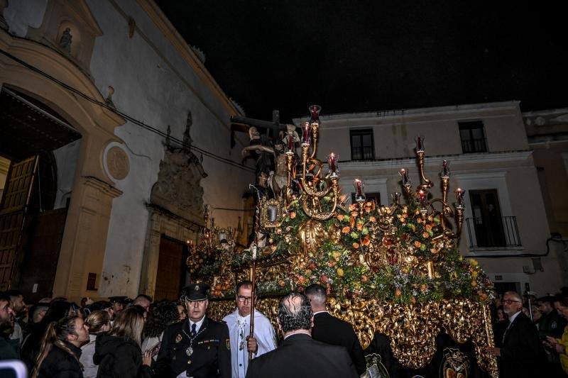 La Esperanza y el Descendimiento aprovecharon un claro para desfilar en Badajoz