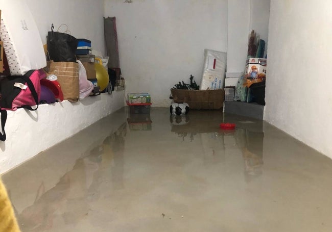 Inundación en la vivienda de la calle Montesinos.