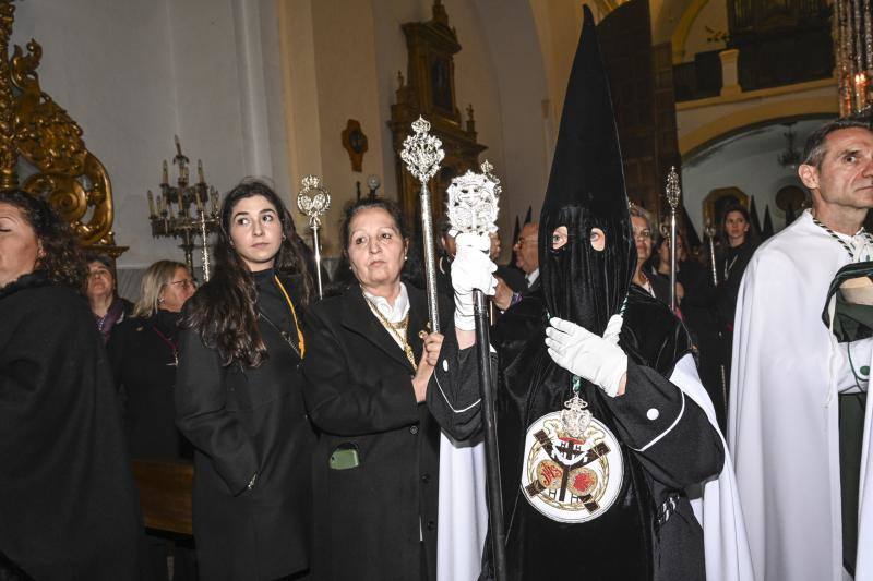 La procesión del Descendimiento en Badajoz, en imágenes
