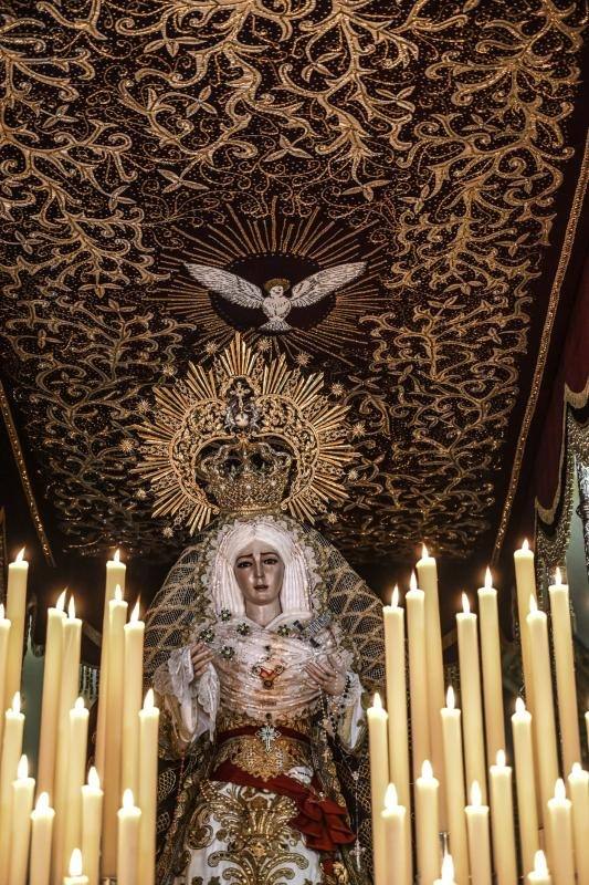 La procesión del Descendimiento en Badajoz, en imágenes