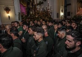 La procesión del Descendimiento en Badajoz, en imágenes
