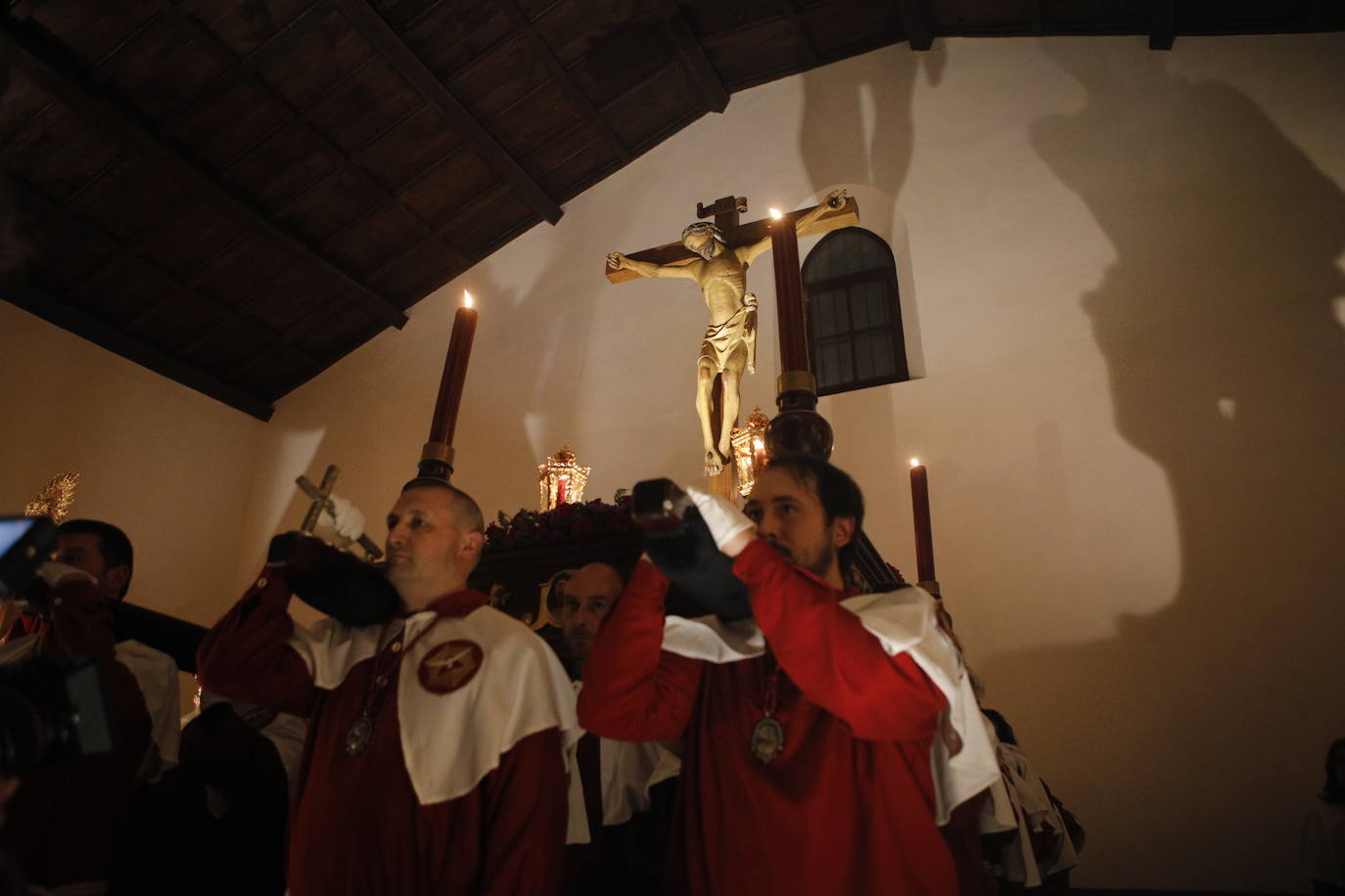 El Jueves Santo se ha quedado sin ninguno de sus cuatro desfiles programados para hoy. Suspendida también la procesión del Humilladero. La talla del Señor de la Columna no pudo procesionar. 