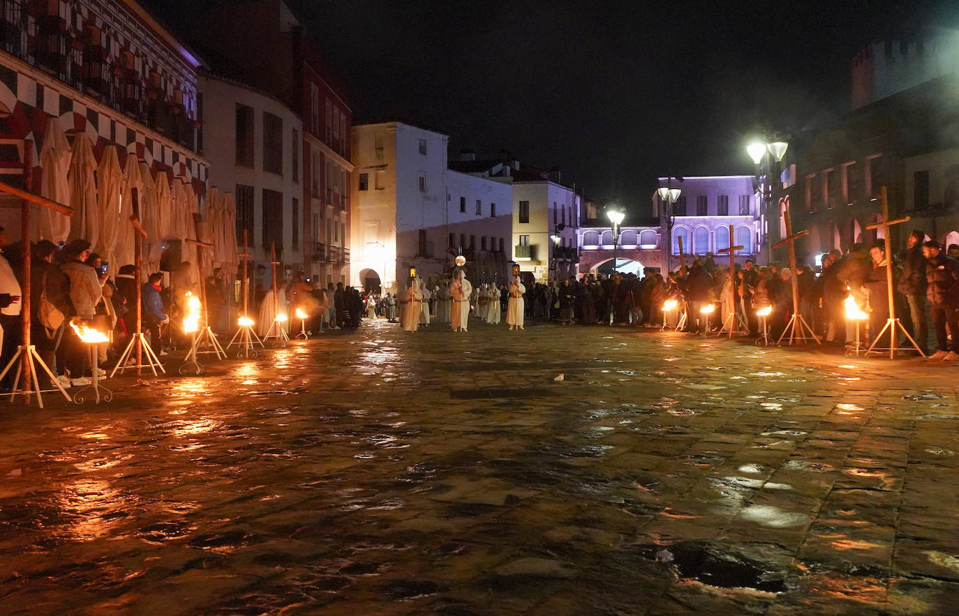 El Cristo del Prendimiento sube a la Plaza Alta de Badajoz para presidir el Viacrucis