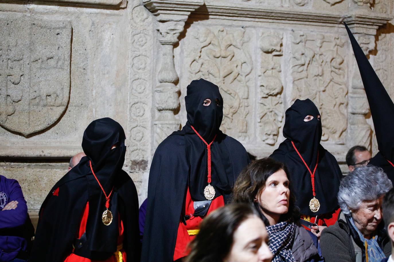 La procesión de la Vera Cruz tampoco pudo salir del templo. 