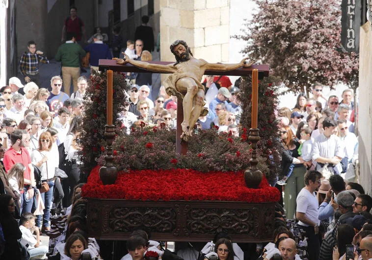 Andaluces, Estudiantes y Santo Entierro hacen grande el Viernes Santo cacereño
