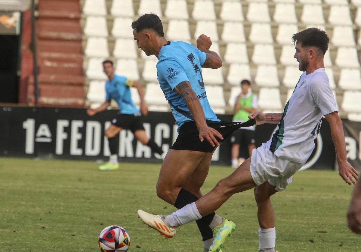 Luis Acosta en el partido de pretemporada del pasado mes de agosto en el Romano ante el Córdoba.