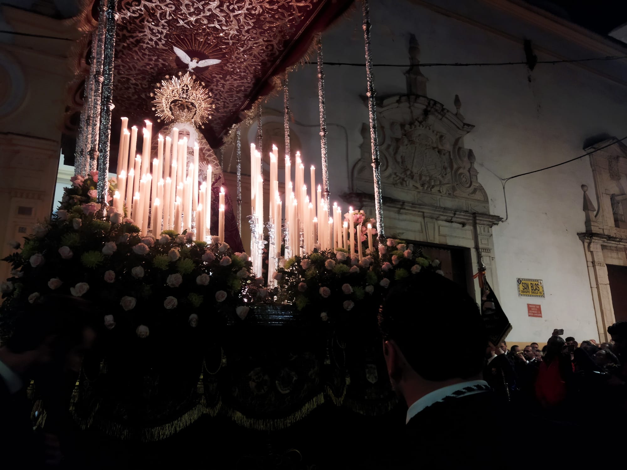 La Esperanza y el Descendimiento aprovecharon un claro para desfilar en Badajoz