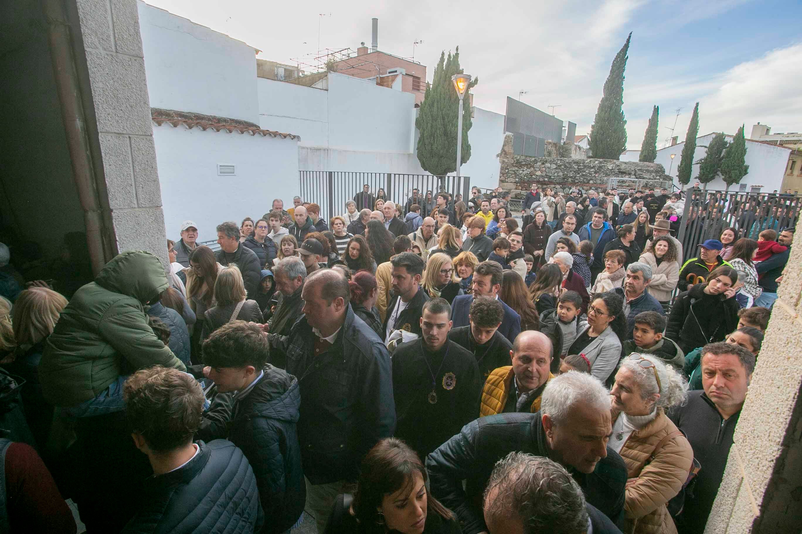 El Santo Entierro se suspende en Mérida. El Calvario, la hermandad encargarla de organizarlo, ha decidido cancelarlo por riesgo de lluvias.