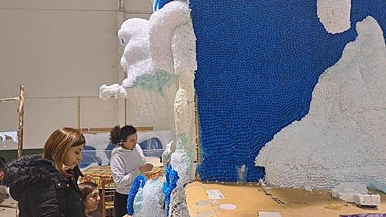 12 carrozas se convertirán al toque de las campanas en obras de arte