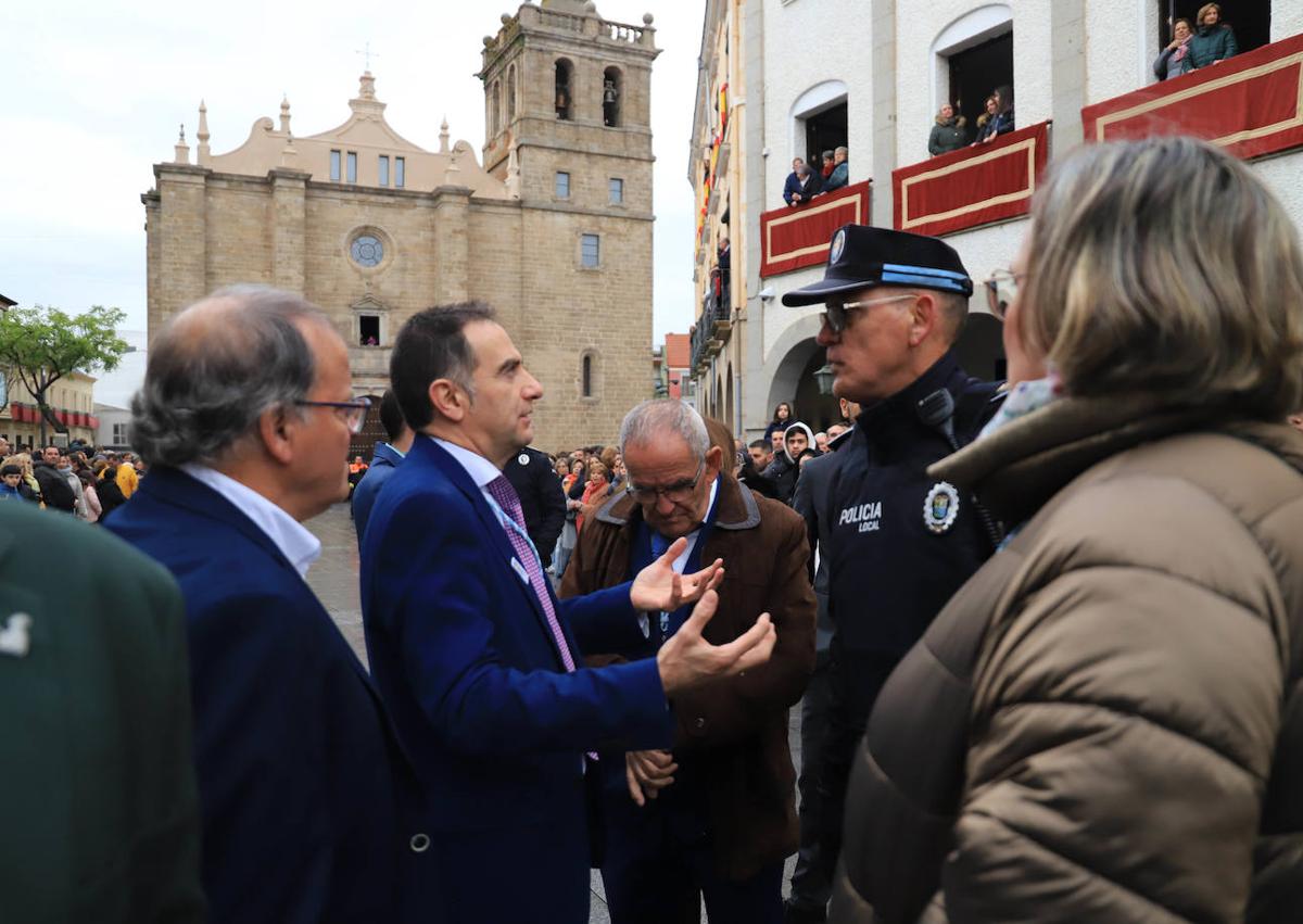 Imagen secundaria 1 - Villanueva vive una emotiva Carrerita en mitad de la lluvia