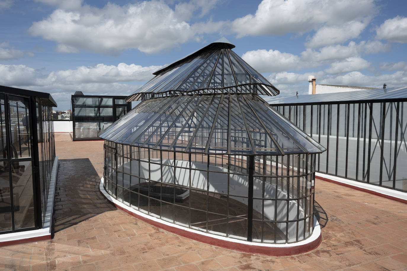 Imágenes del edificio de las Tres Campanas