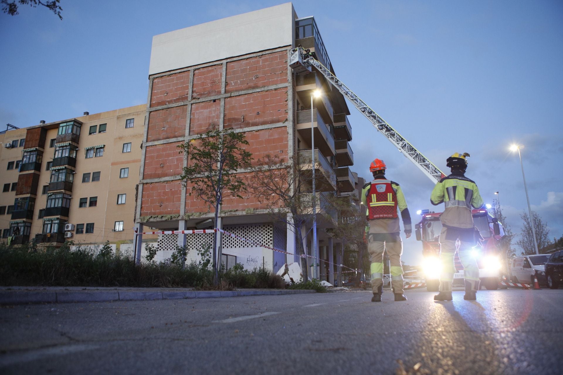 Así ha quedado el edificio de Nuevo Cáceres tras el desprendimiento de la fachada