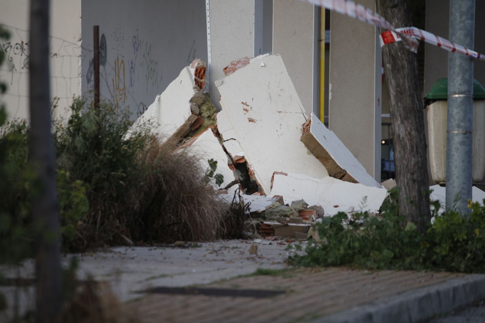 Así ha quedado el edificio de Nuevo Cáceres tras el desprendimiento de la fachada