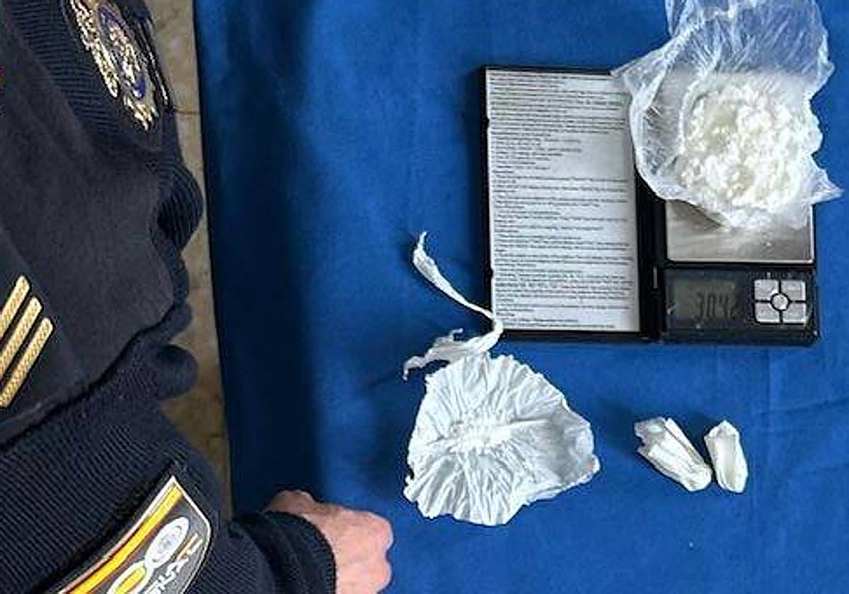 Desactivan un punto de venta de drogas en el Casco Antiguo de Badajoz e intervienen 30 gramos de cocaína