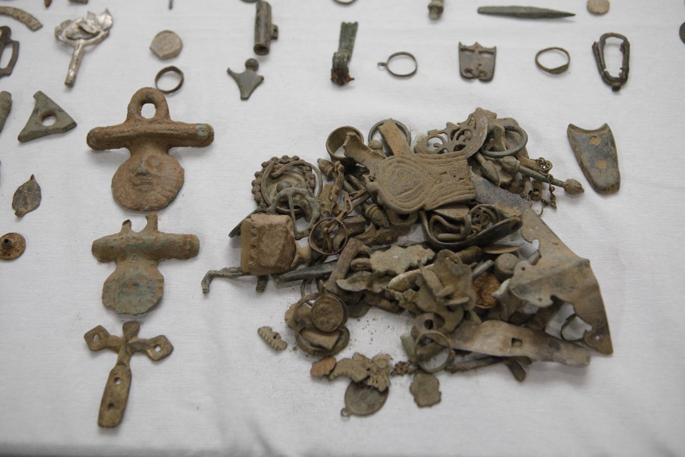 Imágenes (I) de las piezas arquelógicas recuperadas por la Guardia Civil