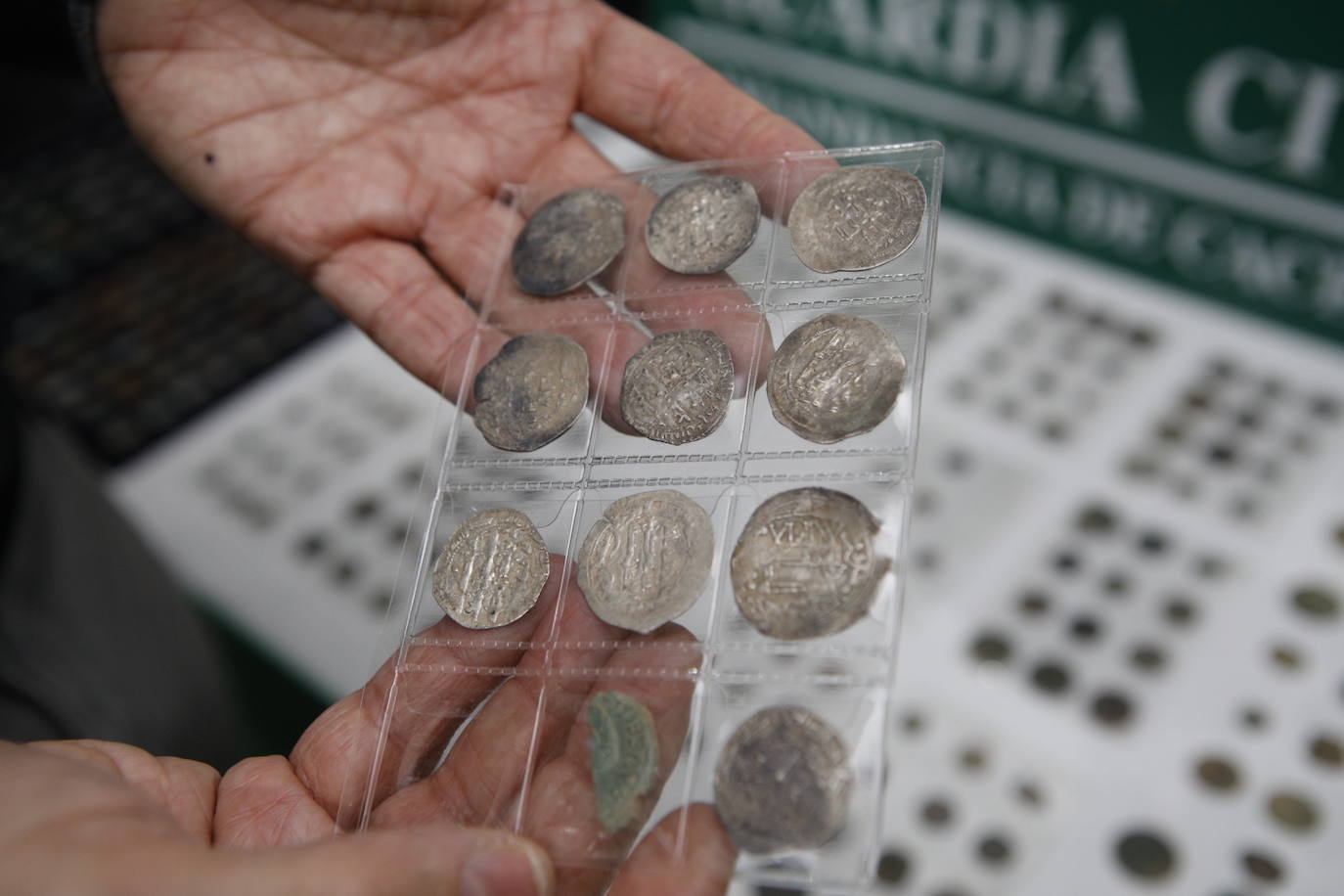 Imágenes (II) de las piezas arquelógicas recuperadas por la Guardia Civil