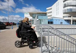 Hospital universitario de Cáceres, cuyos accesos podrían mejorar en accesibilidad, según plantea una de las sugerencias recibidas el año pasado por la Defensora del paciente.