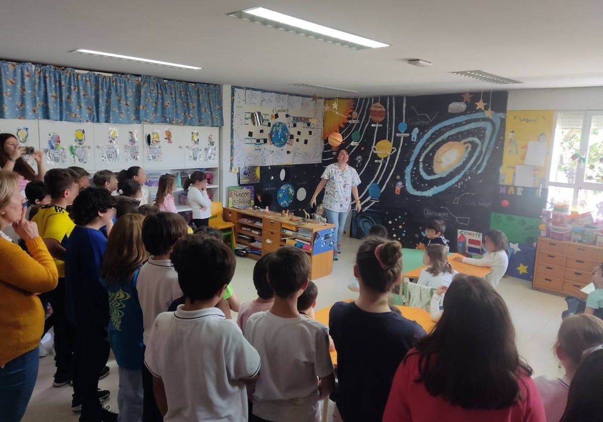 Alumnos del colegio Santa Teresa de Cabeza del Buey durante una actividad.