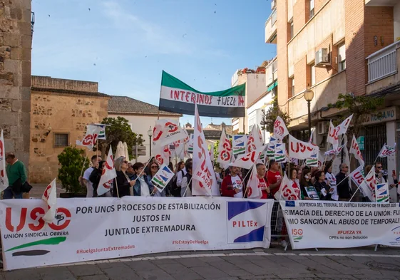 Un momento de la protesta, esta mañana en Mérida.