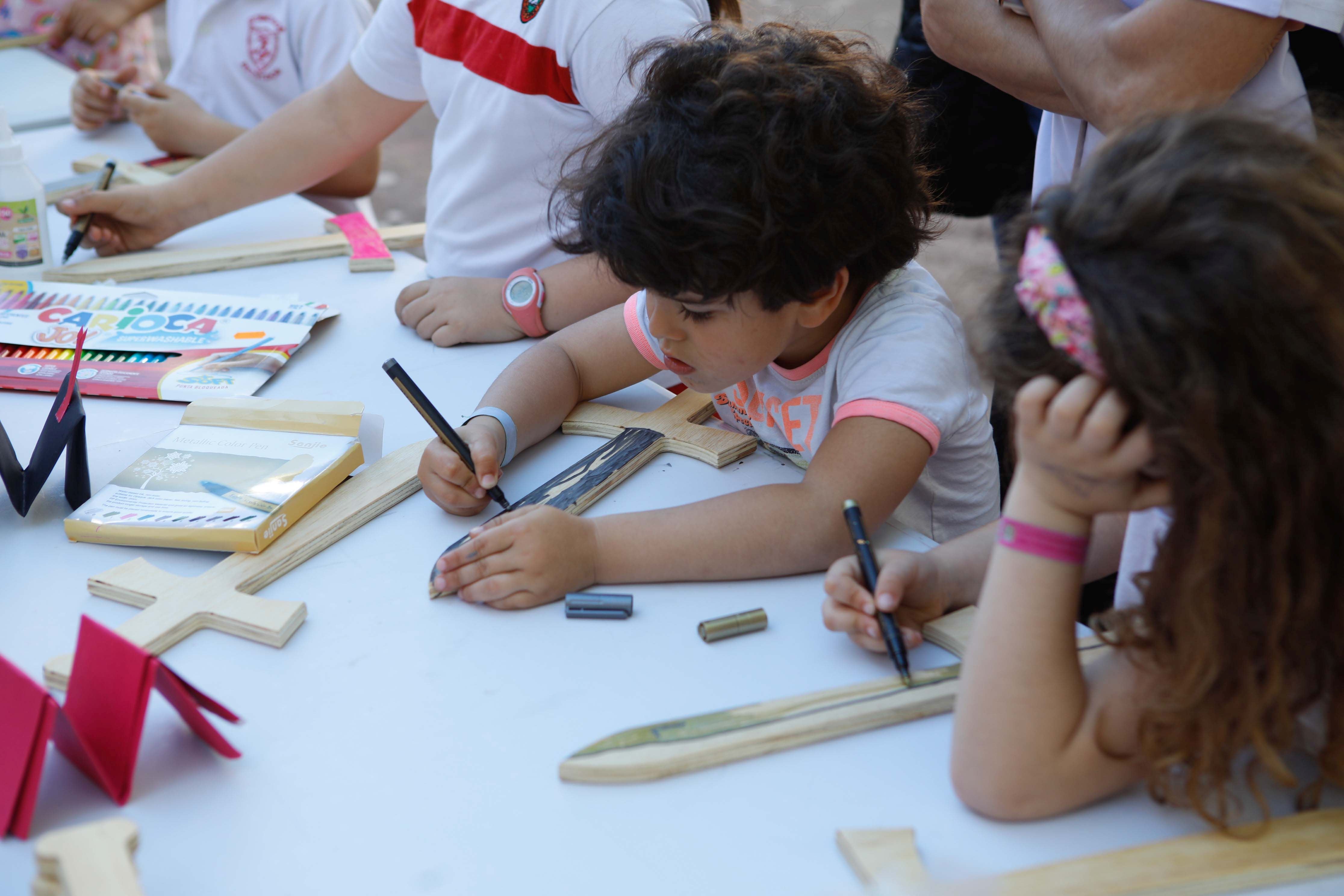 Talleres de dragones en los barrios.