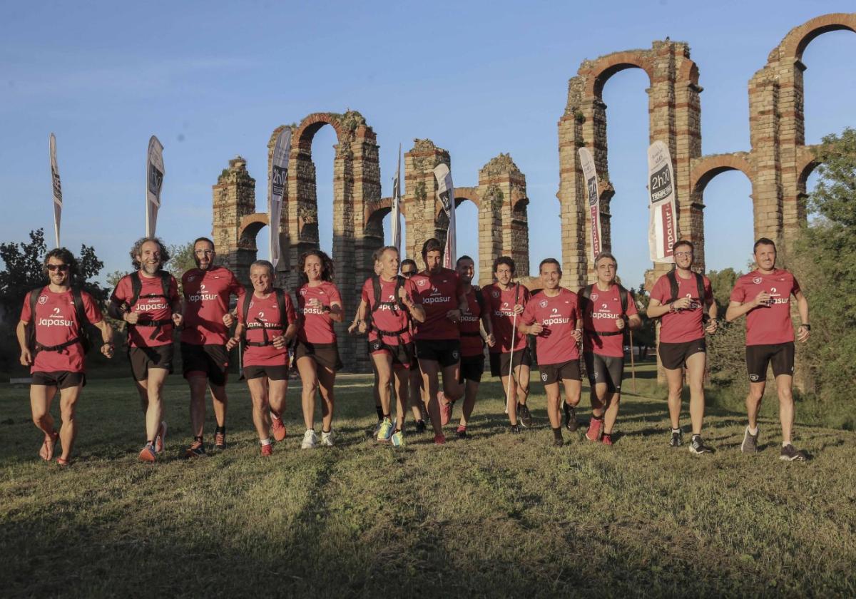 Equipo de liebres que llevarán hoy los tiempos en la media maratón de Mérida.